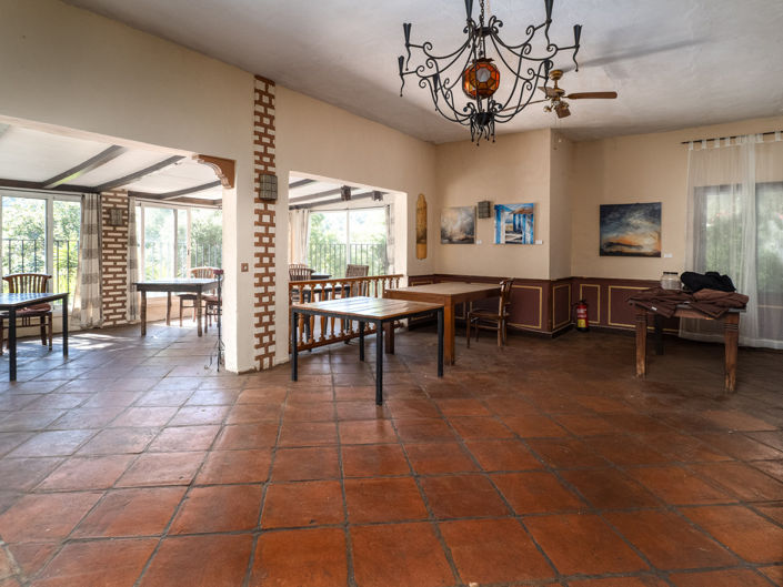 Image No.16-3 Bed Restaurant for sale