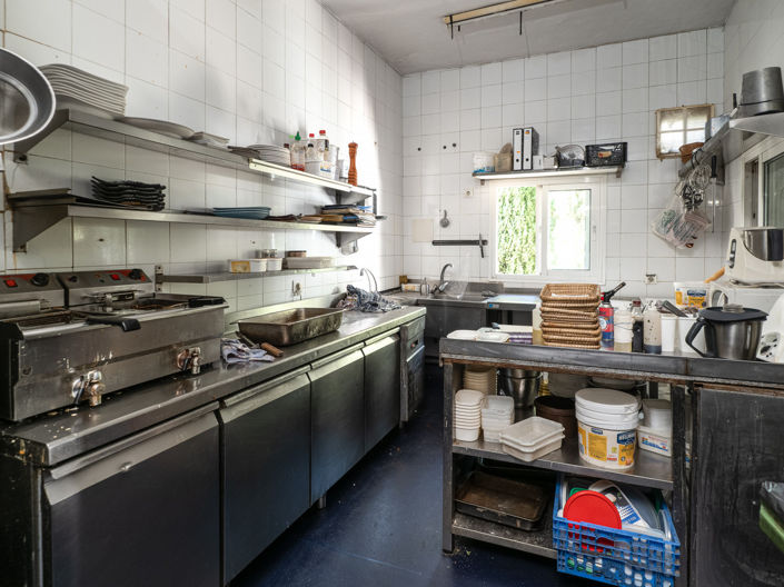 Image No.19-3 Bed Restaurant for sale