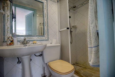 10-bb915d1cb19341576dcdc994b81ab9c5