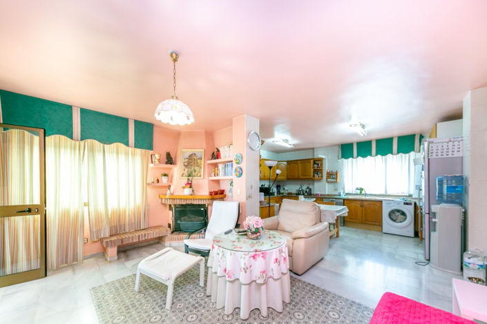 Image No.15-10 Bed Villa for sale