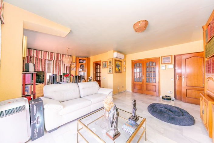 Image No.17-10 Bed Villa for sale