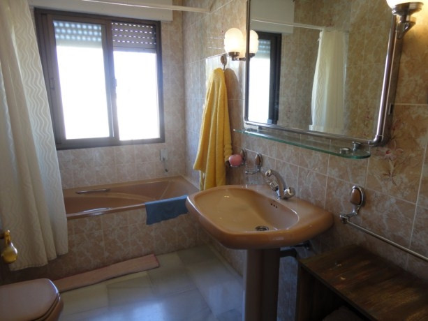 Image No.38-10 Bed Villa for sale