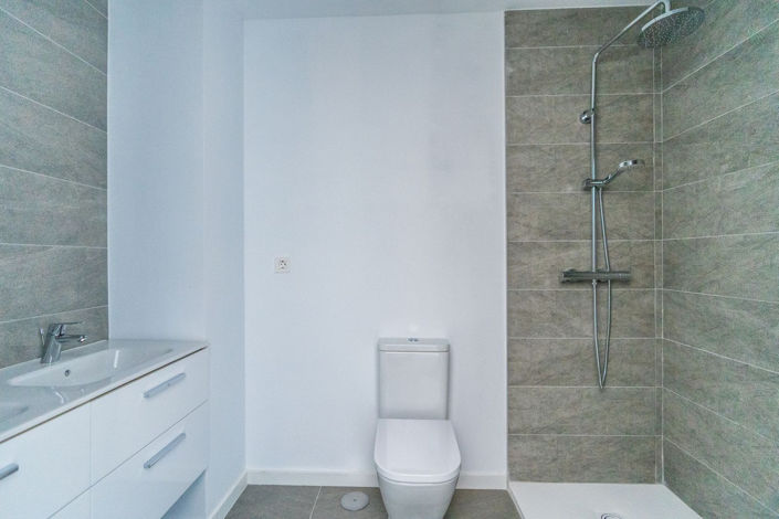 Image No.6-2 Bed Townhouse for sale