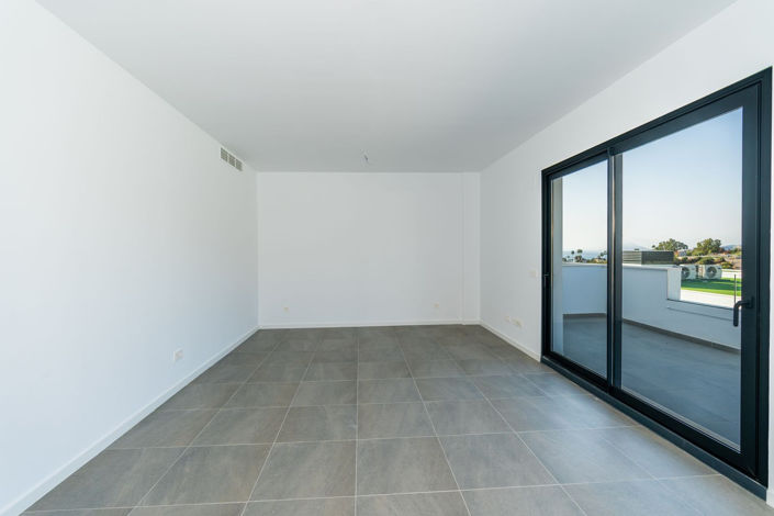 Image No.8-2 Bed Townhouse for sale