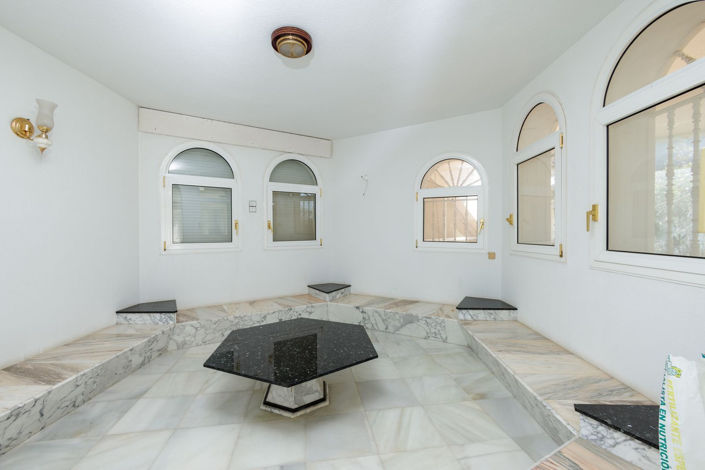 Image No.12-9 Bed Villa for sale