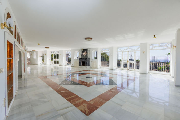 Image No.5-9 Bed Villa for sale