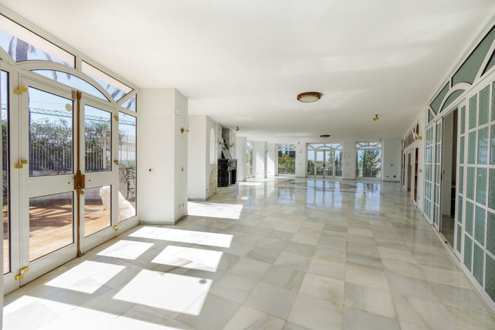 Image No.6-9 Bed Villa for sale