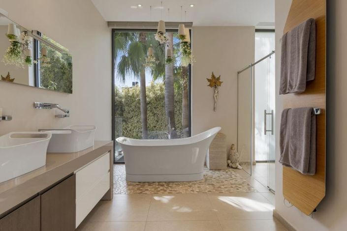 Image No.10-7 Bed Townhouse for sale