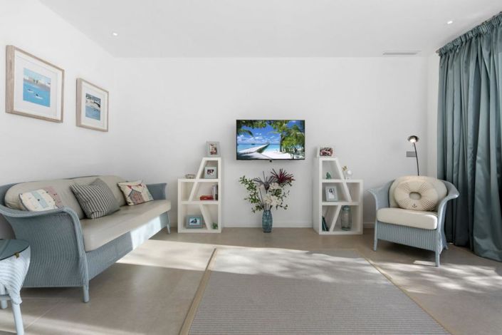 Image No.12-7 Bed Townhouse for sale