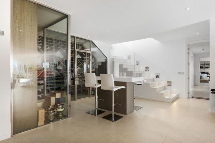 Image No.18-7 Bed Townhouse for sale