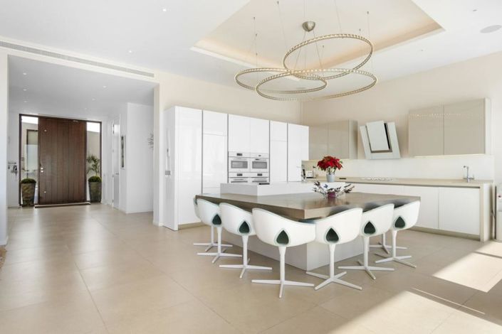 Image No.7-7 Bed Townhouse for sale