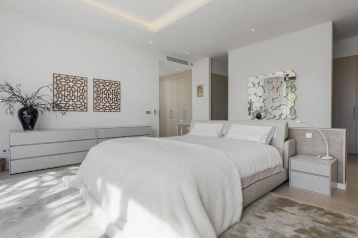 Image No.9-7 Bed Townhouse for sale