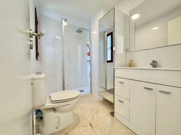 12-53013098fcab6c38b1379cd33298e050