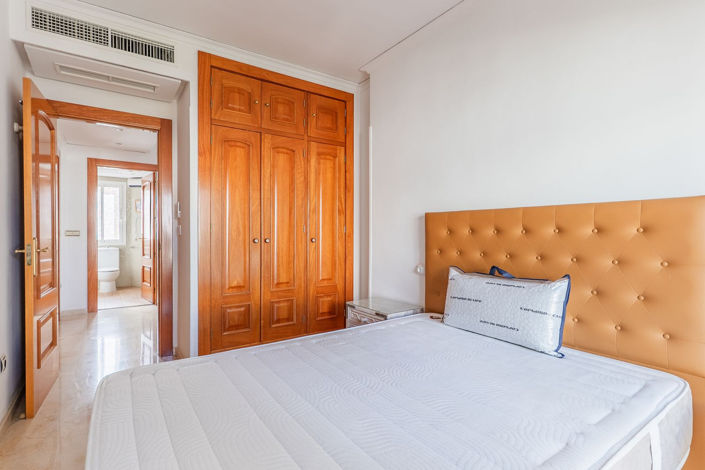 Image No.20-3 Bed Townhouse for sale