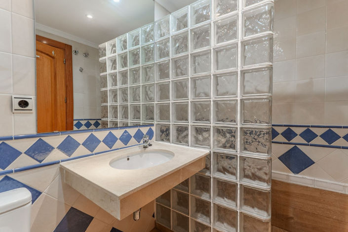 Image No.26-3 Bed Townhouse for sale