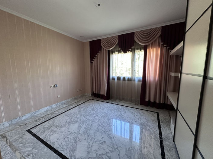 Image No.11-4 Bed Apartment for sale