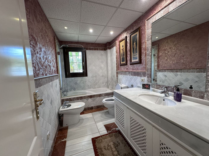 Image No.12-4 Bed Apartment for sale