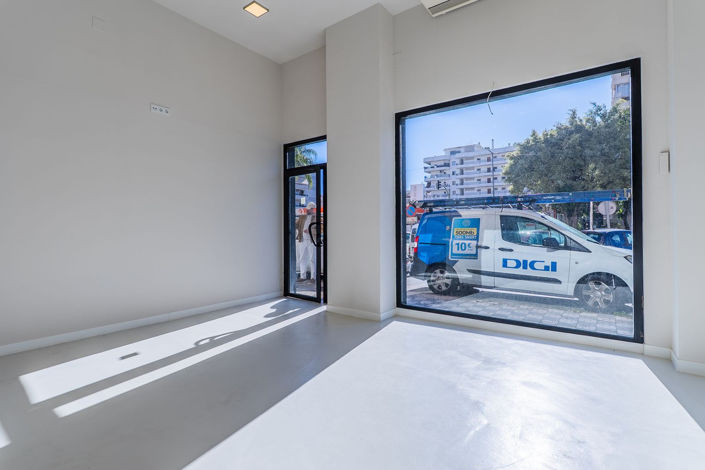 Image No.10-1 Bed Property for sale