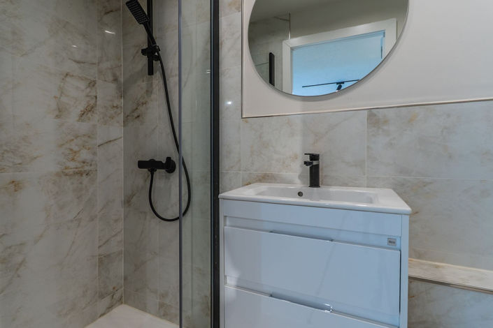 Image No.7-1 Bed Property for sale