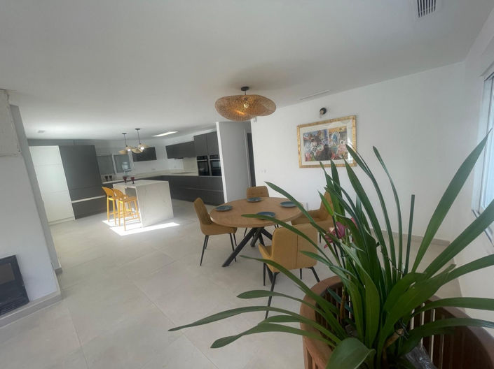 Image No.28-4 Bed Villa for sale