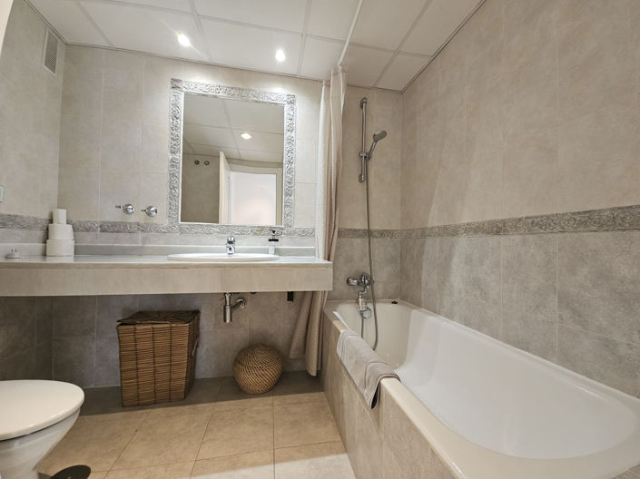 Image No.12-3 Bed Apartment for sale