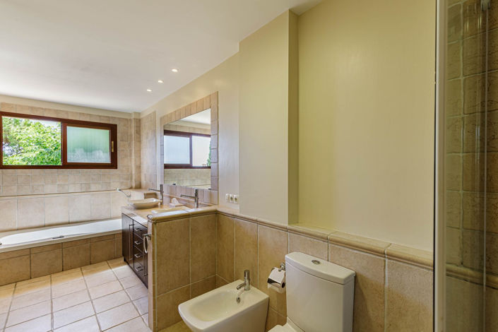 Image No.10-5 Bed Villa for sale