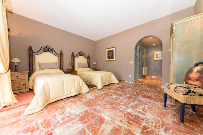 Image No.10-5 Bed Villa for sale