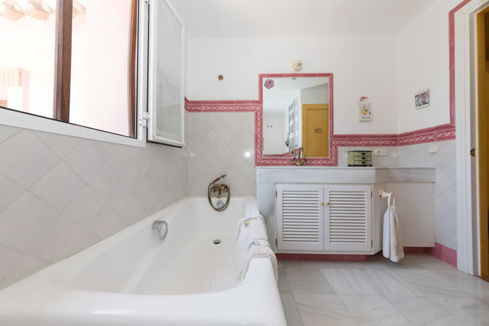 Image No.15-5 Bed Villa for sale