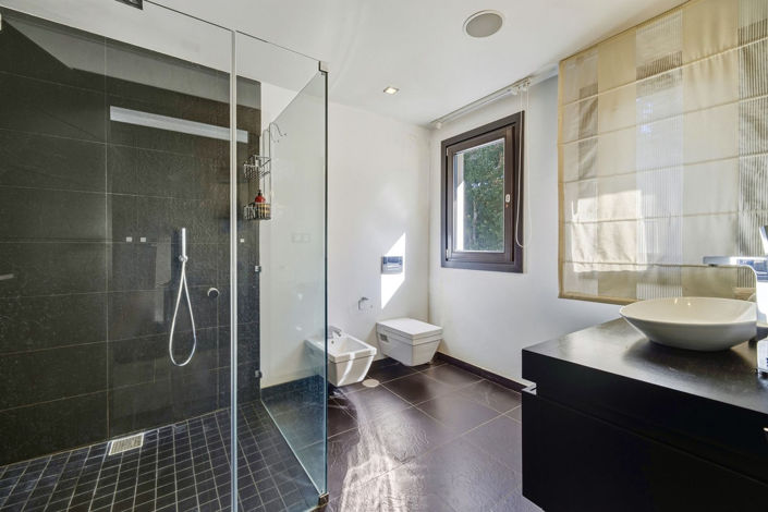 Image No.16-6 Bed Villa for sale