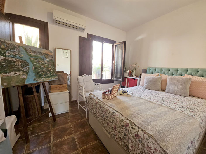 Image No.12-4 Bed Townhouse for sale