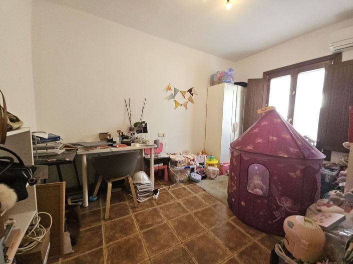 Image No.13-4 Bed Townhouse for sale