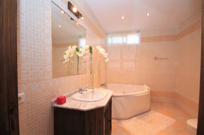 12-53013098fcab6c38b1379cd33298e050