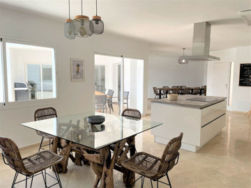 10-bb915d1cb19341576dcdc994b81ab9c5