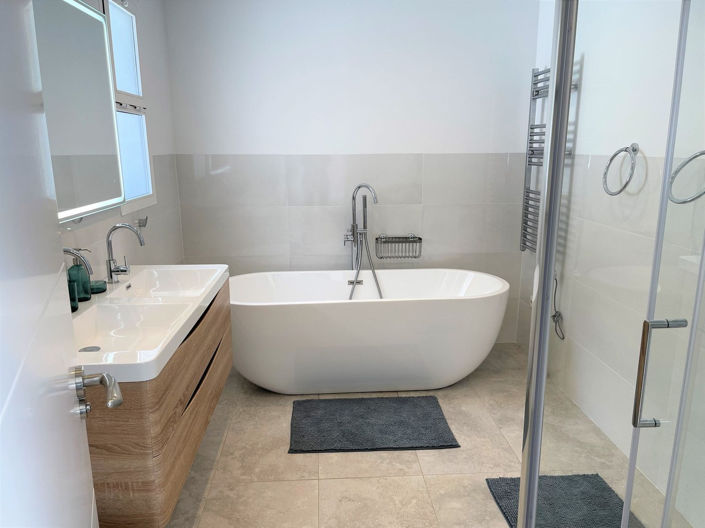 Image No.17-5 Bed Villa for sale