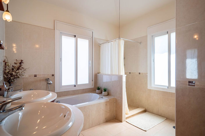 Image No.10-4 Bed Villa for sale