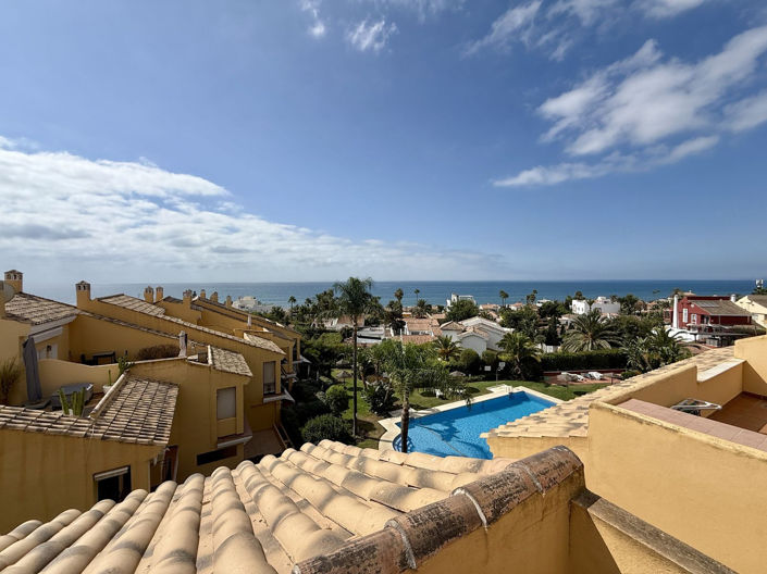 Image No.2-Villa de 4 chambres à vendre à Elviria