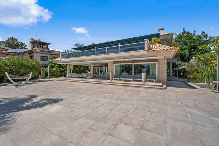 Image No.10-8 Bed Villa for sale