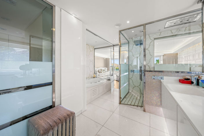 Image No.12-8 Bed Villa for sale