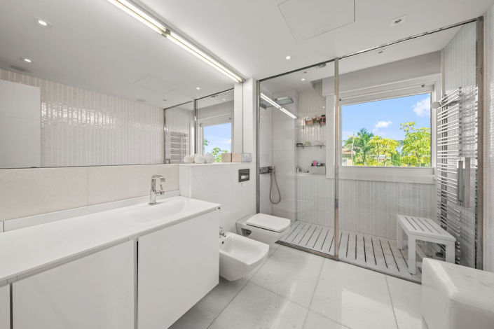 Image No.13-8 Bed Villa for sale