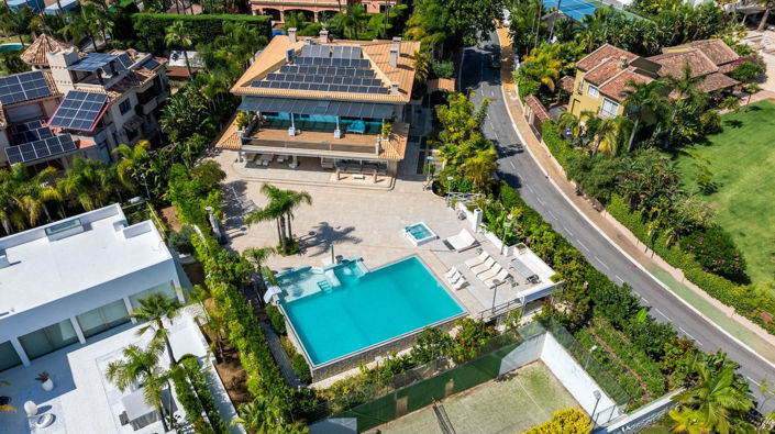 Image No.2-8 Bed Villa for sale