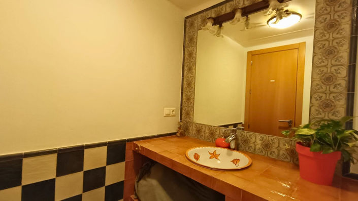 Image No.19-5 Bed Townhouse for sale