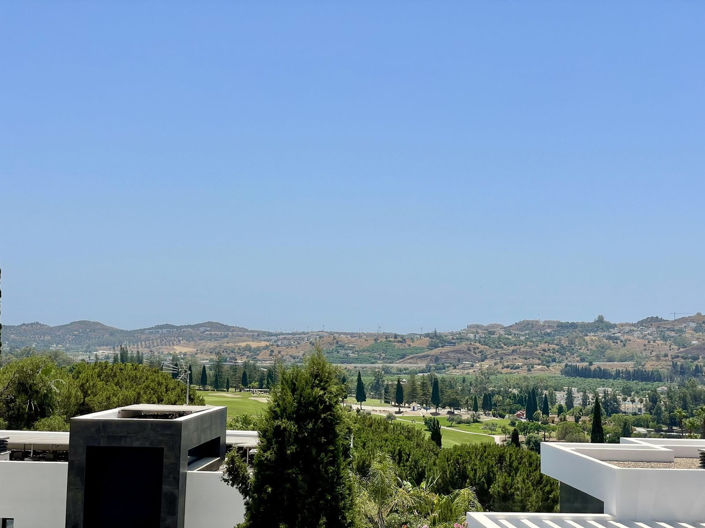 Image No.23-2 Bed Townhouse for sale