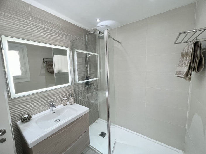 Image No.29-2 Bed Townhouse for sale