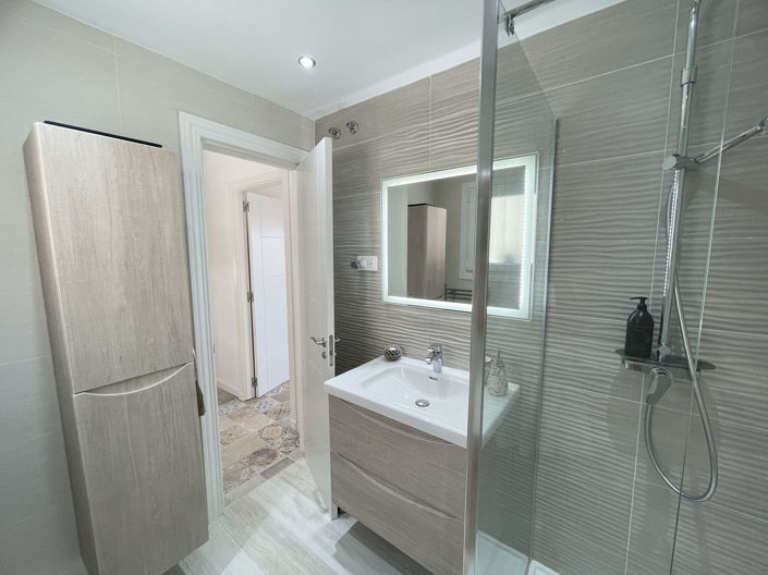 Image No.30-2 Bed Townhouse for sale