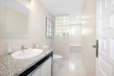 13-5fd73dea700db77384c091ca9818b1a9