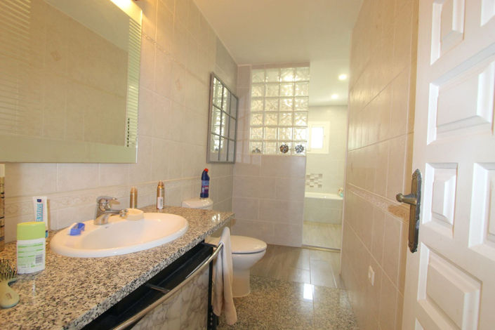 Image No.20-4 Bed Villa for sale