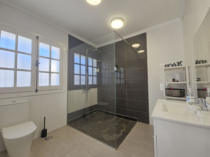 Image No.41-4 Bed Property for sale