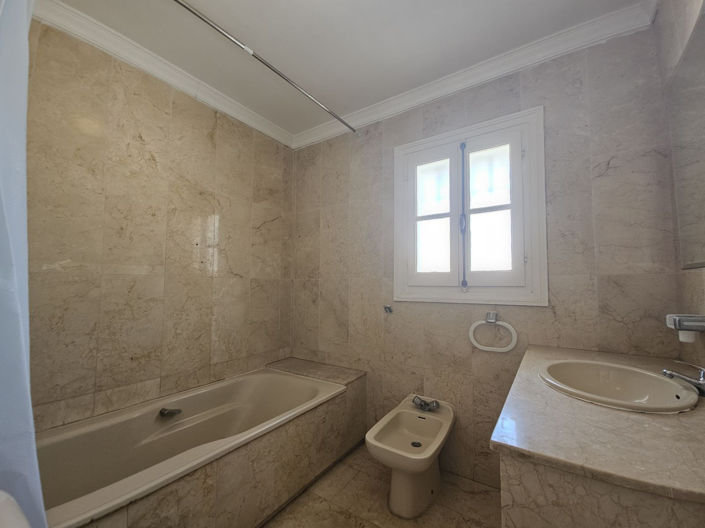 Image No.42-4 Bed Property for sale