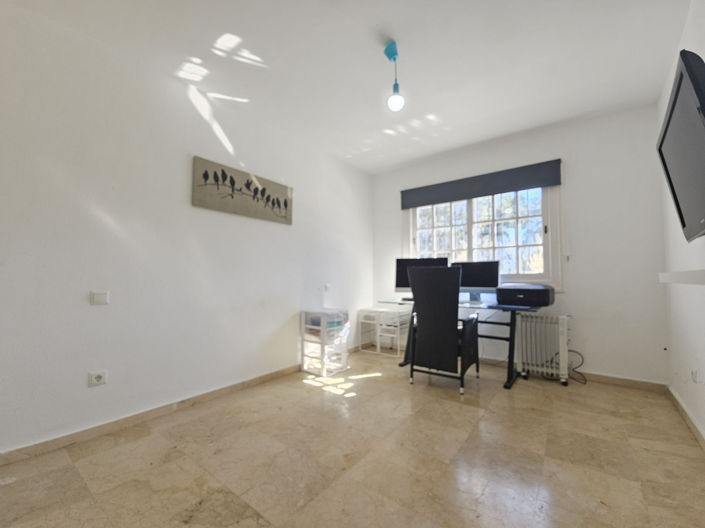 Image No.43-4 Bed Property for sale