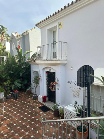 Image No.25-3 Bed Townhouse for sale